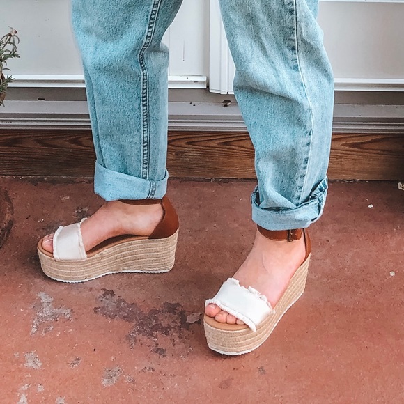 Urban Outfitters Shoes - Sandals